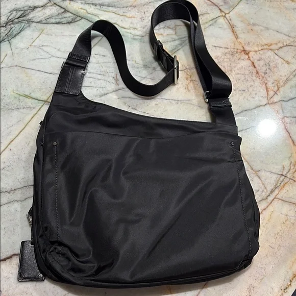 Tumi Black Voyageur Sumatra Messenger Bag - Picture 8 of 10